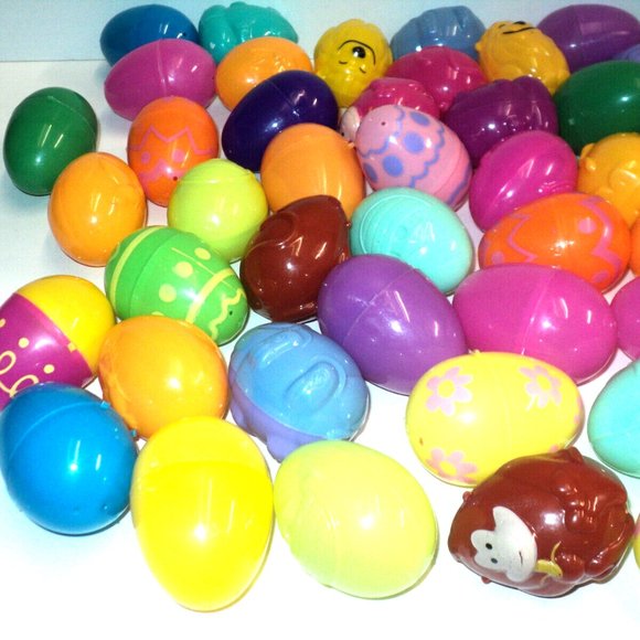 53 Empty Easter Eggs Plastic Used, But Very Clean 2 1/4"-2 1/2" Fillable - Picture 2 of 4